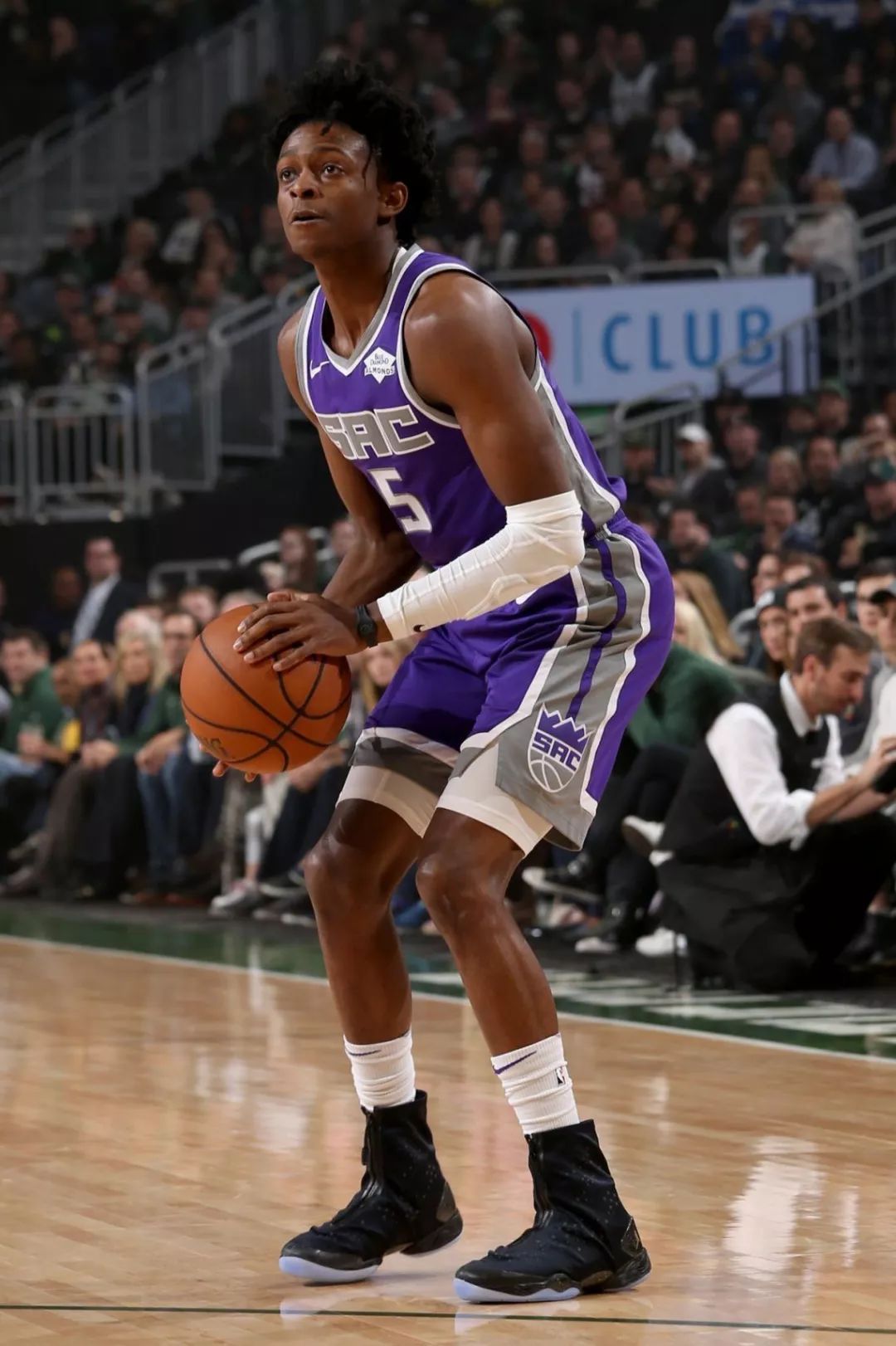 了他的个人 了他的个人