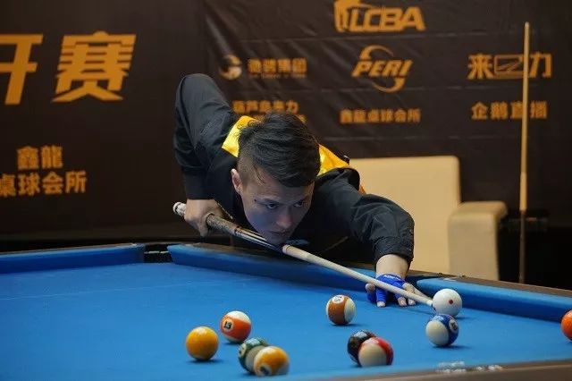 着年轻球员 着年轻球员