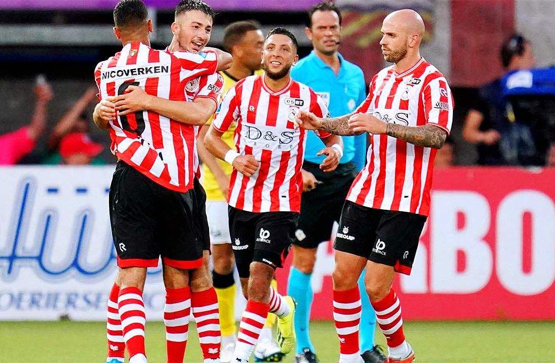 露出了一些 露出了一些